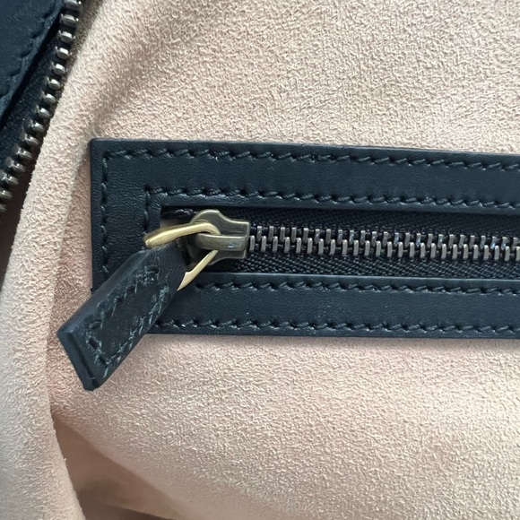 GUCCI Large handbag ! Authentic Gucci Brown suede ! Rare edition! - Picture 7 of 10